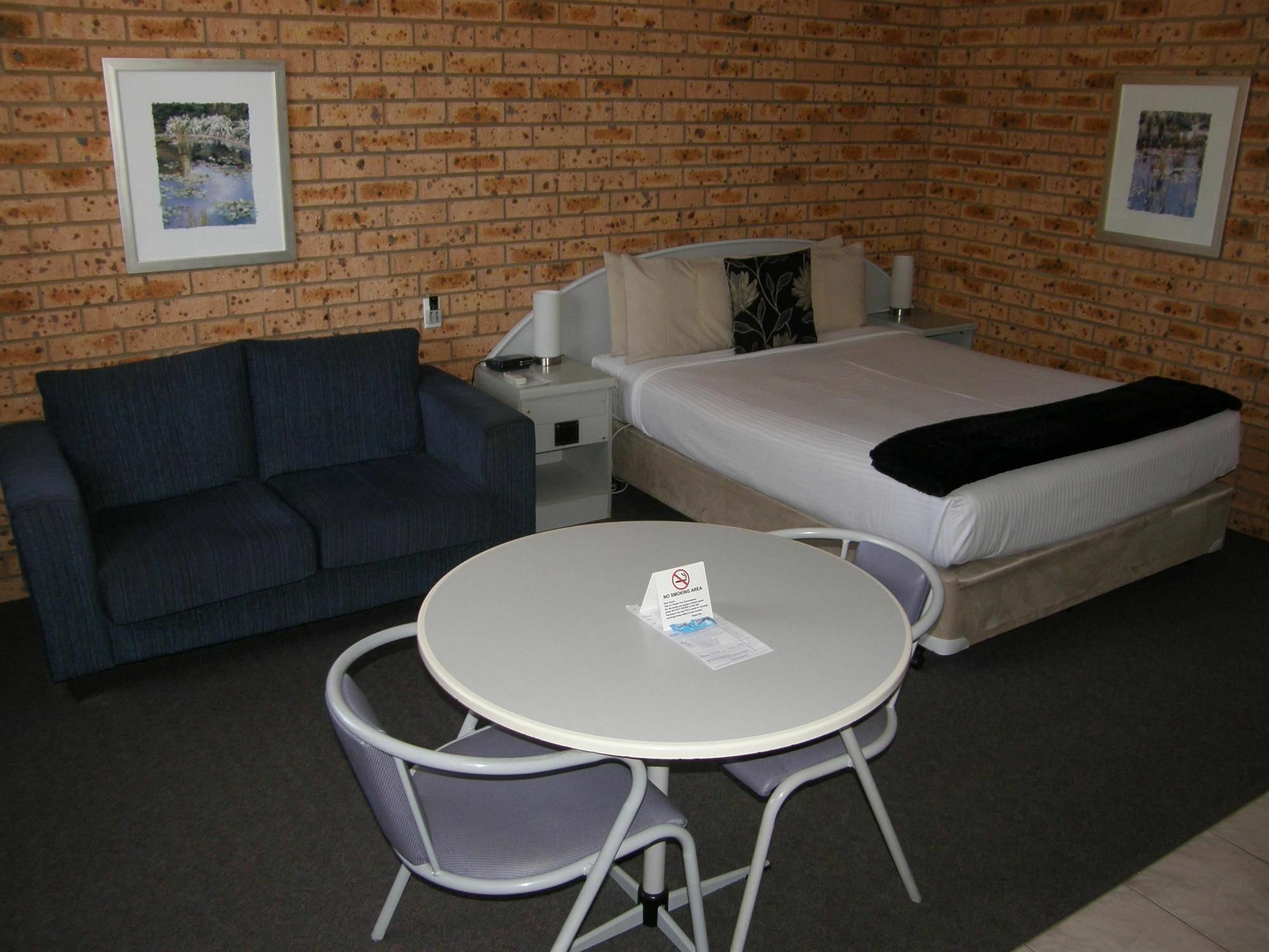 Blue Diamond Motor Motel